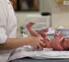 Podchlazení novorozených dětí: příčiny, léčby, péče, příznaky, příznaky