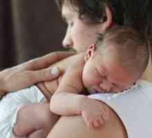 Jak zvednout, držet a zprostředkovat novorozence