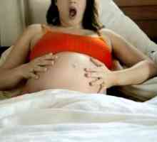 První příznaky porodem