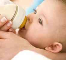 Smíšená krmení novorozeného dítěte (kojení a láhev)