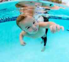 Jak se naučit plavat dítě? Mnozí rodiče se snaží učit své děti plavat co nejdříve.