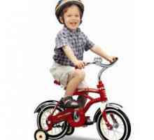 Jak naučit své dítě jezdit na kole? Praxe a teorie „mámou“