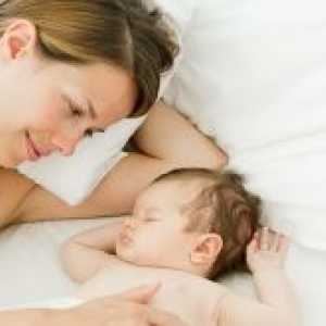 Jak naučit dítě spát sám