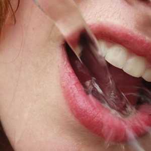 Slabost, bílý jazyk, kyselina a sucho v ústech zácpa