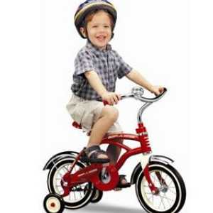 Jak naučit své dítě jezdit na kole? Praxe a teorie „mámou“